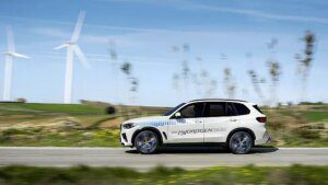 A un bivio: le auto a idrogeno offrono un futuro migliore di quelle elettriche?
