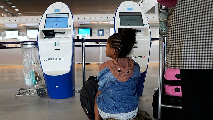 Aggiornato: sono previsti altri scioperi poiché l'abbandono del traffico aereo francese blocca 1.000 voli