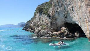 Italia: potresti farti pagare 15.000 euro per trasferirti in Sardegna.  Ma qual è il trucco?