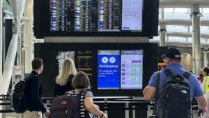 Vacanze a metà termine: con i prezzi dei voli in aumento, come puoi risparmiare sulla tua prossima vacanza in famiglia?