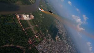 Guarda come i wingsuiters sorvolano il Taj Mahal per ottenere la vista più incredibile