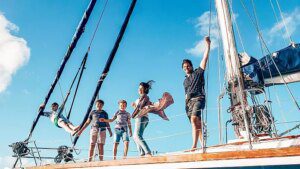 "Non è scienza missilistica": come una famiglia di marinai principianti ha iniziato a viaggiare per il mondo