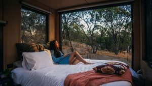 Desideri il tempo nella natura ma ami i comfort della tua creatura?  Questa tendenza di viaggio è per te
