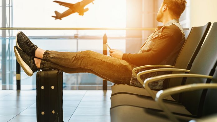Gli aeroporti del Regno Unito potrebbero eliminare le norme di sicurezza sui liquidi grazie a nuovi scanner ad alta tecnologia