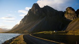 Il mercato dei veicoli elettrici è in piena espansione in Islanda.  Riuscirà il resto d'Europa a recuperare?