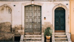 Questa soleggiata città del sud Italia ti pagherà € 30.000 per trasferirti lì.  Qual è il problema?