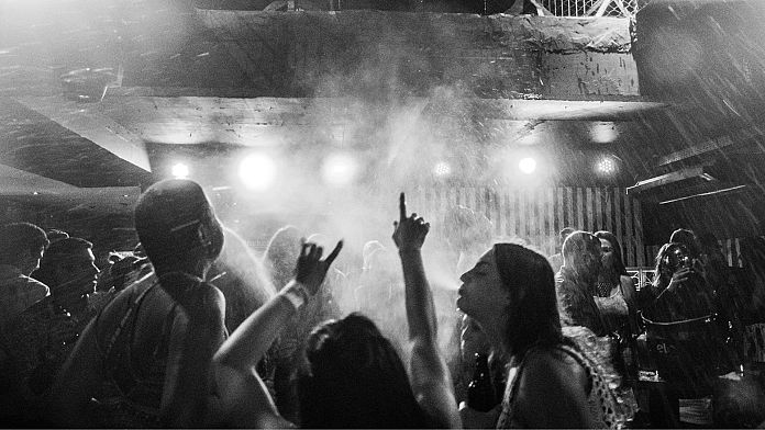 Questo nightclub scozzese immagazzina il calore corporeo dei festaioli per sfruttarlo come energia
