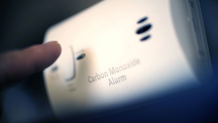 Tre turisti sono morti per sospetto avvelenamento da monossido di carbonio in un Airbnb. Come puoi stare al sicuro?