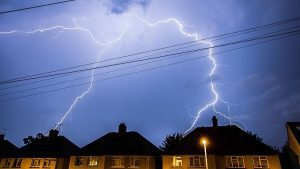 "Dark lightning": la misteriosa radiazione che potrebbe fulminare i passeggeri aerei durante il volo
