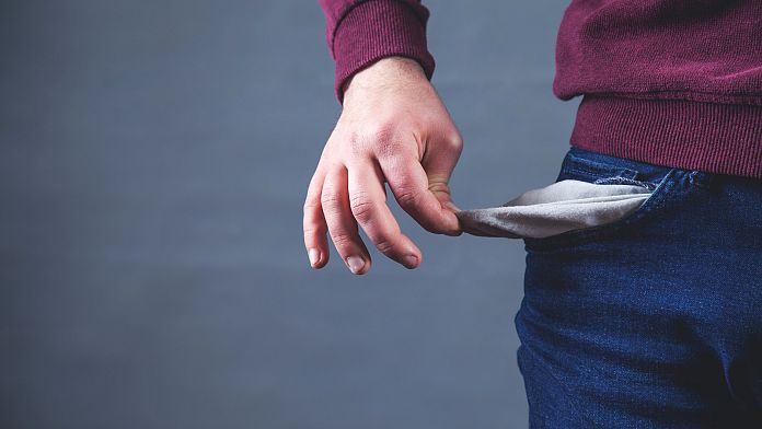 I salari minimi sono diminuiti a causa dell'aumento dell'inflazione.  Ecco come stanno le cose in tutta Europa