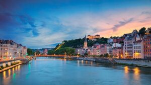 Lione, Strasburgo, Annecy: nove destinazioni francesi più economiche di Parigi