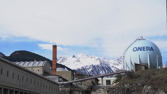 Queste gigantesche gallerie del vento nelle Alpi francesi sono il luogo in cui vengono testati i nuovi modelli di aerei