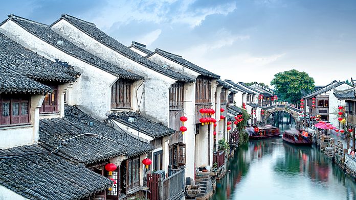Visita la "Venezia d'Oriente" cinese per i corsi d'acqua, la natura e i giardini orientali