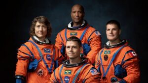 Incontra gli astronauti che voleranno sulla Luna il prossimo anno nella storica missione Artemis della NASA