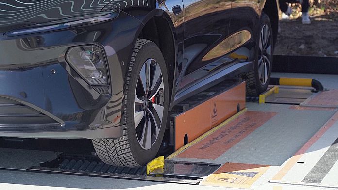 Stanco di aspettare per ricaricare il tuo veicolo elettrico?  Aperte in Europa le prime 'stazioni di sostituzione delle batterie'