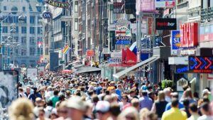Batti la folla: ecco quali capitali europee hanno ufficialmente più - e meno - turisti