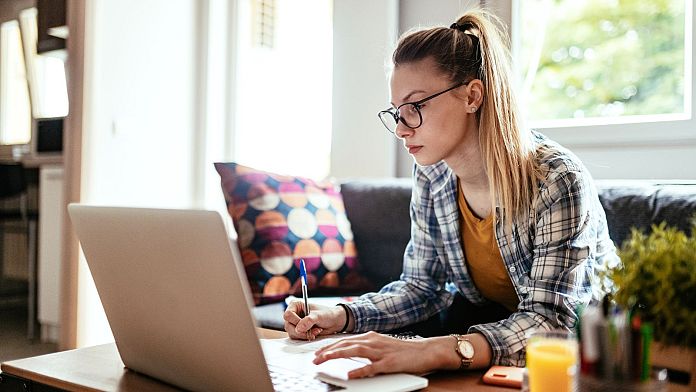 Secondo una nuova ricerca, quasi l'80% dei posti di lavoro delle donne è a rischio a causa dell'IA generativa