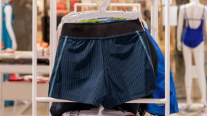 "Chi sapeva che un paio di mutande potesse avere così tanto potere": le nuove etichette di biancheria intima del Regno Unito aumentano la consapevolezza del cancro