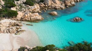 'Conservalo nel tuo cuore': potresti essere arrestato per aver preso la sabbia dalla spiaggia di quest'isola italiana