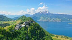 Dagli elicotteri ai parapendii: cinque hotel che offrono arrivi sbalorditivi