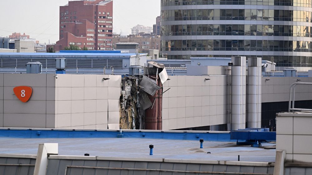 Guerra in Ucraina: drone di Kiev colpisce un edificio di Mosca, gli Stati Uniti danno l'approvazione ai caccia, prorogata la legge marziale