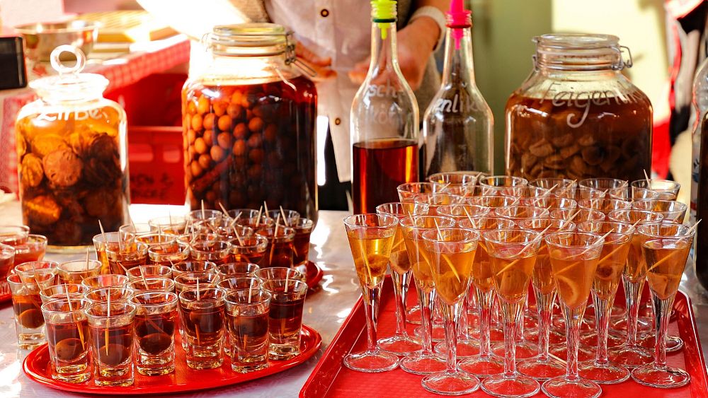 Dall'Unicum alla grappa di rapa: dove provare i liquori locali unici d'Europa