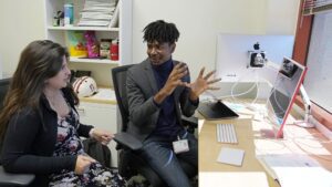 I chatbot basati sull’intelligenza artificiale dovrebbero migliorare l’assistenza sanitaria.  Ma la ricerca dice che alcuni stanno perpetuando il razzismo