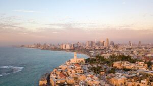 Voli e assicurazione sospesi: cosa sapere sul viaggio in Israele in questo momento