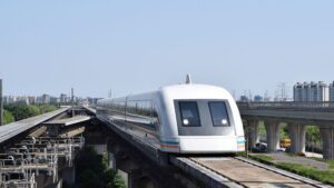 Berlino annuncia piani per un treno a levitazione magnetica sostenibile.  Come funzionerà?