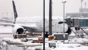 Voli e treni a Monaco cancellati a causa di forti nevicate: tutto quello che c'è da sapere