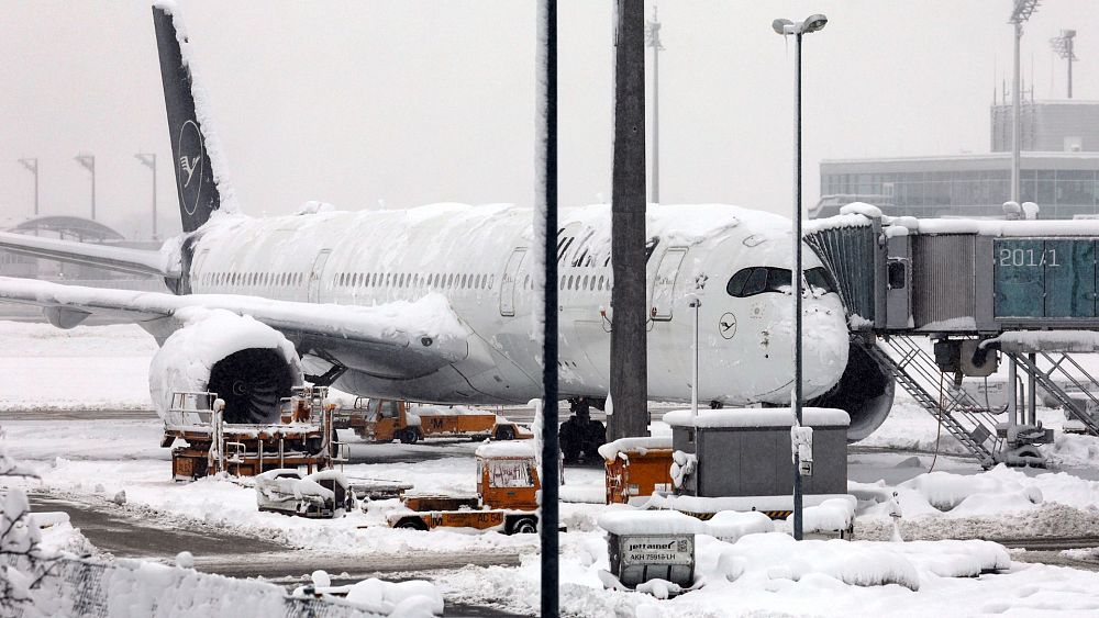 Voli e treni a Monaco cancellati a causa di forti nevicate: tutto quello che c'è da sapere