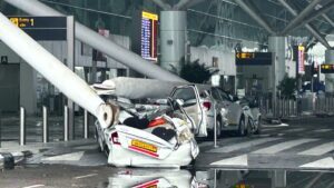 GUARDA: Forti piogge provocano un crollo mortale all'aeroporto Indira Gandhi