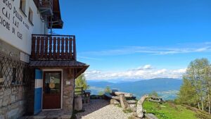 "Eravamo stanchi di vivere tra quattro mura": perché ho lasciato la città per gestire un hotel di montagna in Italia