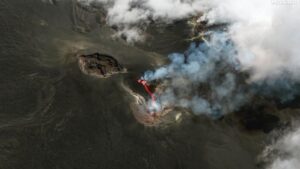 Eruzioni dell'Etna e dello Stromboli: è sicuro viaggiare in Sicilia? I voli vengono cancellati?