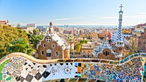 "Il turismo ha raggiunto il suo limite": Barcellona vota per aumentare la tassa di soggiorno da ottobre