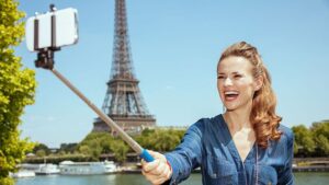 Trash-talk, servizi fotografici e contrattazioni: le cose più fastidiose che fanno i turisti, secondo la gente del posto