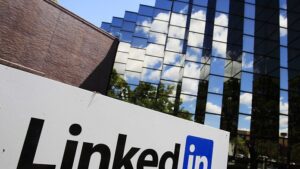 LinkedIn ha presentato un nuovo agente AI e uno strumento di coaching lavorativo basato sull'intelligenza artificiale. Ecco come potenziare il tuo CV per l'intelligenza artificiale