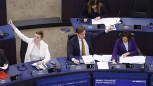 I legislatori respingono la decisione della Commissione di eliminare le regole di responsabilità dell'IA pianificate