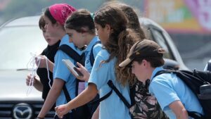 Divieto social under 16 in Australia: primi effetti a un mese