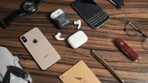 Gadget smart per viaggiare: accessori top estate 2026 da non perdere