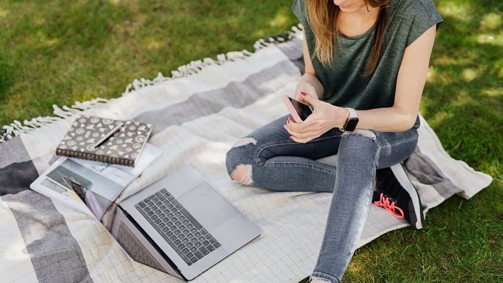 Telefoni al fresco: 5 consigli per proteggerli dal caldo estivo