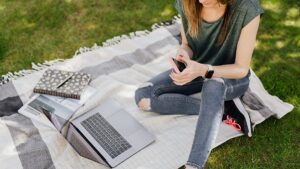 Telefoni al fresco: 5 consigli per proteggerli dal caldo estivo