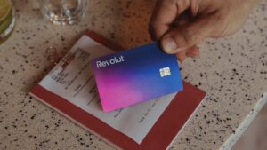 Hacker e Frodi: Il Rischio per i Clienti Revolut nel Regno Unito