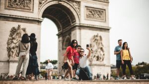 Turisti più educati al mondo: le nazionalità dall’eleganza in viaggio