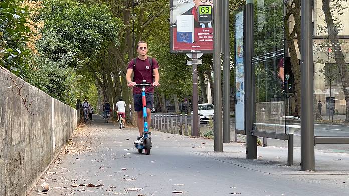 Gli e-scooter possono essere di gran moda, ma fanno bene al pianeta?