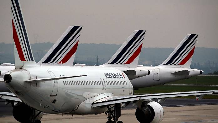 I piloti delle compagnie aeree che hanno litigato subito dopo il decollo sono stati sospesi, conferma Air France