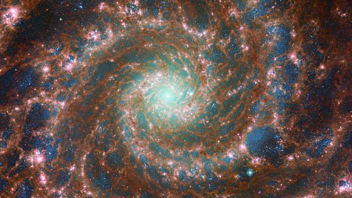 Nelle immagini: il telescopio James Webb rivela nuovi straordinari dettagli della Galassia Fantasma