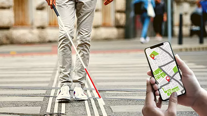 Questa app utilizza AR, "audio 3D" e una telecamera per guidare i non vedenti nelle grandi città