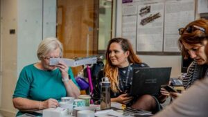 Una donna che può "annusare" il morbo di Parkinson aiuta gli scienziati a sviluppare un test del tampone cutaneo di 3 minuti