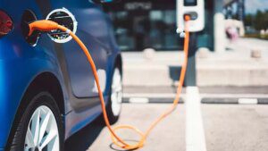 Aiutarti a passare alle auto elettriche: come si confrontano i paesi in Europa?